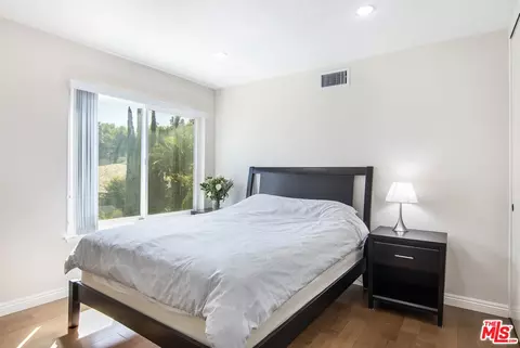 Bedroom - 18906 Killimore Ct, Porter Ranch, CA 91326 photo 3 of 5
