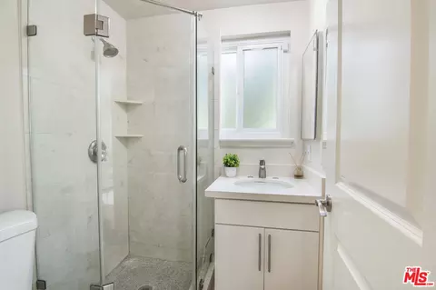 Bath - 18906 Killimore Ct, Porter Ranch, CA 91326 photo 1 of 4