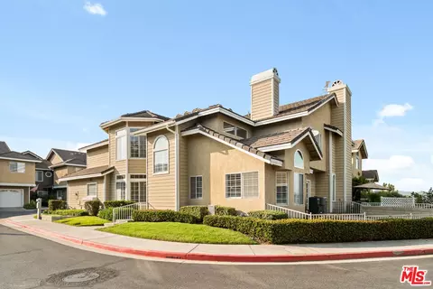 736 S Crown Pointe Dr, Anaheim, CA 92807