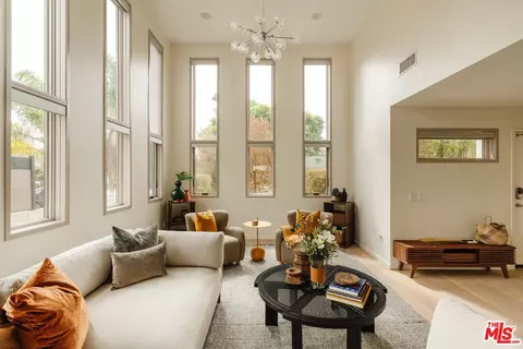 3910 Berryman Ave, Los Angeles, CA 90066