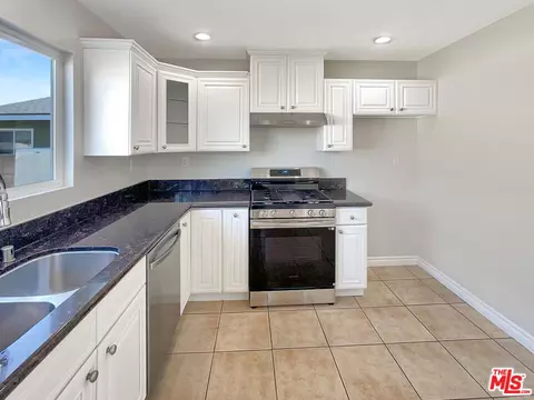124 Thompson Ave, Fullerton, CA 92833 photo 2