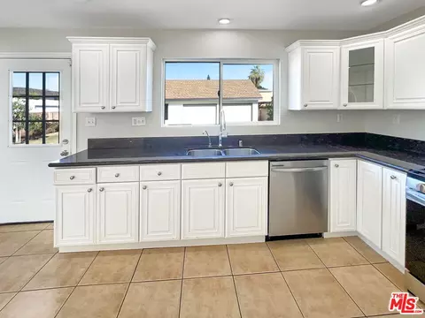 124 Thompson Ave, Fullerton, CA 92833 photo 13