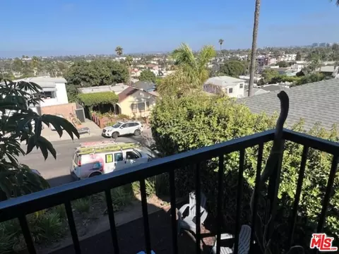 209 4th Ave, Venice, CA 90291 photo 16