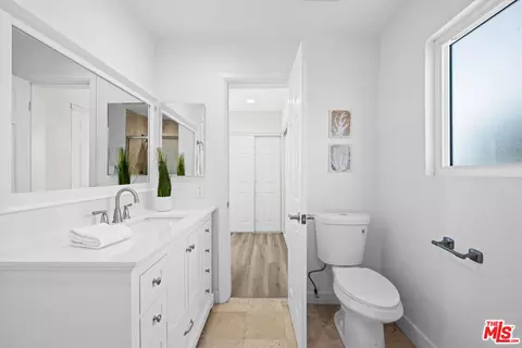 Bath - 1724 E Helmick St, Carson, CA 90746 photo 3 of 4
