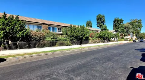 5253 Newcastle Ave #2, Encino, CA 91316