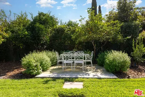 14004 Hamlin St, Valley Glen, CA 91401