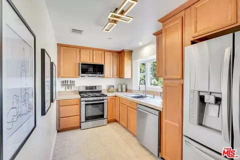 Kitchen - 533 Cypress Ave, Pasadena, CA 91103 photo 2 of 4