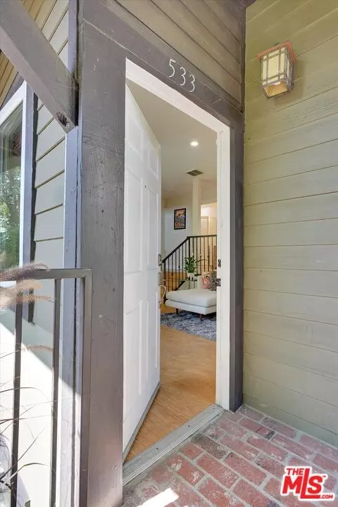 Entry Way - 533 Cypress Ave, Pasadena, CA 91103 photo 1 of 2