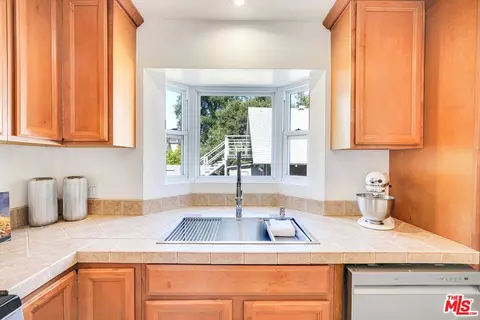 Kitchen - 533 Cypress Ave, Pasadena, CA 91103 photo 4 of 4