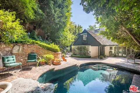 9092 St Ives Dr, Los Angeles, CA 90069