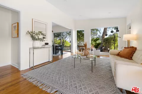 879 Oneonta Dr, Los Angeles, CA 90065