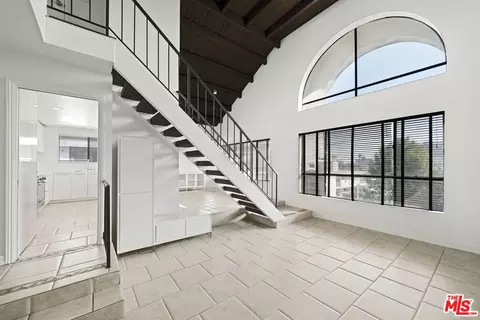 221 S Gale Dr #408, Beverly Hills, CA 90211