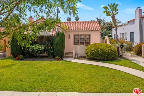 207 S Hamel Dr, Beverly Hills, CA 90211