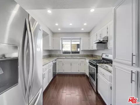 44811 Fenhold St, Lancaster, CA 93535 photo 2