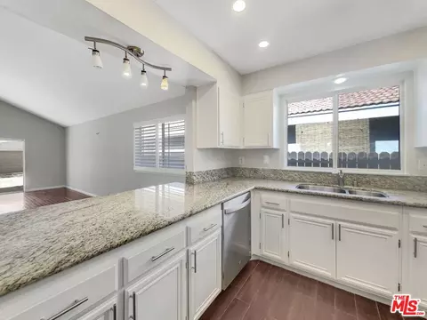 44811 Fenhold St, Lancaster, CA 93535 photo 11