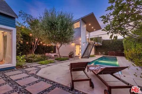 2107 Walnut Ave, Venice, CA 90291 photo 2