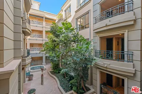 12218 Montana Ave #205, Los Angeles, CA 90049