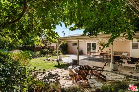 24013 Hartland St, West Hills, CA 91307