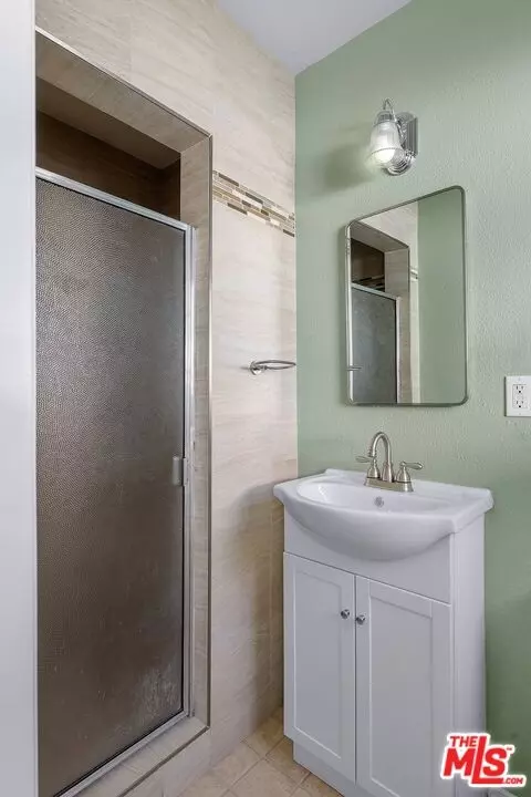 Bath - 13508 Bromwich St, Arleta, CA 91331 photo 1 of 2