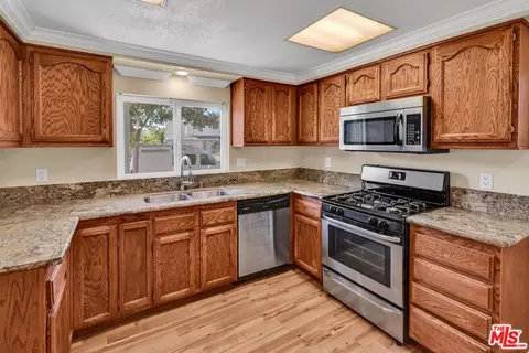 Kitchen - 2039 Malcolm St, Simi Valley, CA 93065 photo 3 of 4