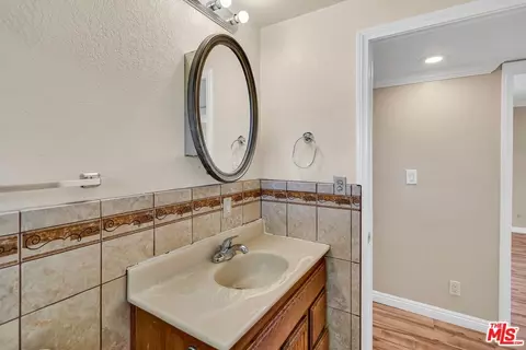 Bath - 2039 Malcolm St, Simi Valley, CA 93065 photo 3 of 5
