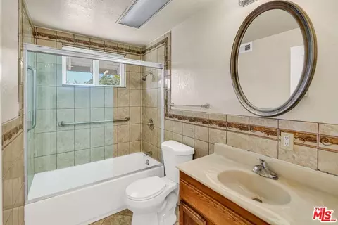 Bath - 2039 Malcolm St, Simi Valley, CA 93065 photo 2 of 5