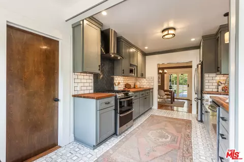 Entry Way - 990 E Howard St, Pasadena, CA 91104 photo 1 of 2