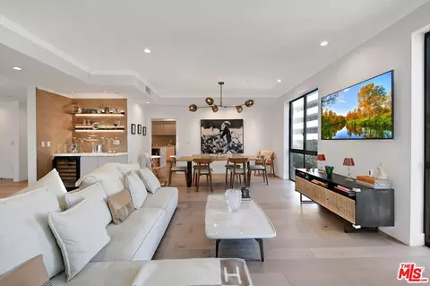 121 S Canon Dr #201, Beverly Hills, CA 90212