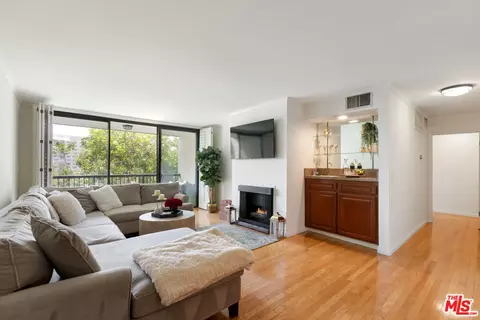 906 N Doheny Dr #316, West Hollywood, CA 90069