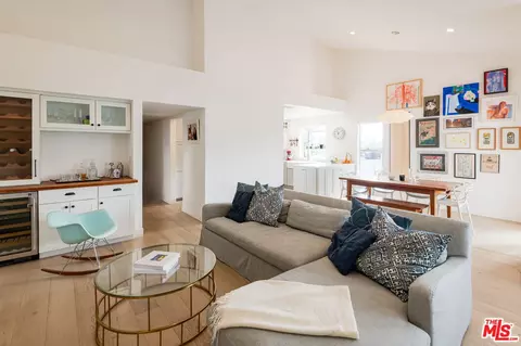 2222 5th St #302, Santa Monica, CA 90405