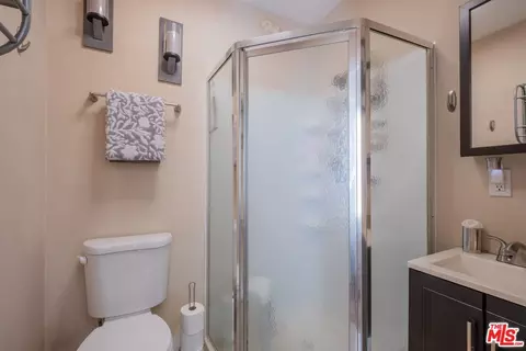 Bath - 633 W Cherry St, Compton, CA 90222 photo 1 of 2