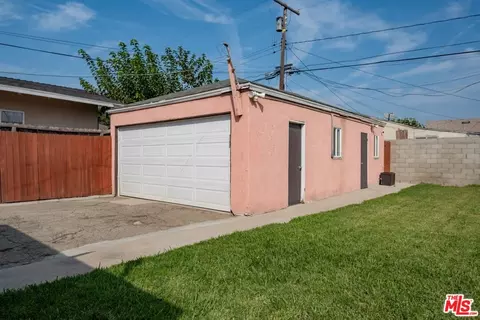 Exterior - 633 W Cherry St, Compton, CA 90222 photo 7 of 7