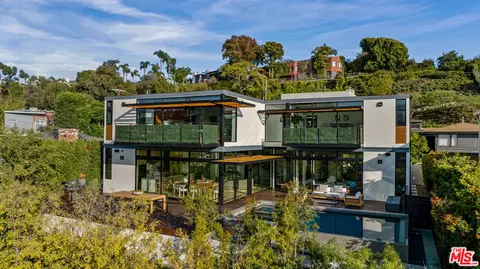 541 Stassi Ln, Santa Monica, CA 90402