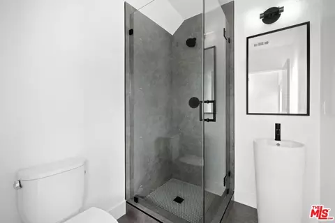 5545 Calhoun Ave, Sherman Oaks, CA 91401 photo 11