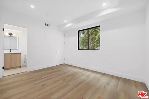 5545 Calhoun Ave, Sherman Oaks, CA 91401 photo 19