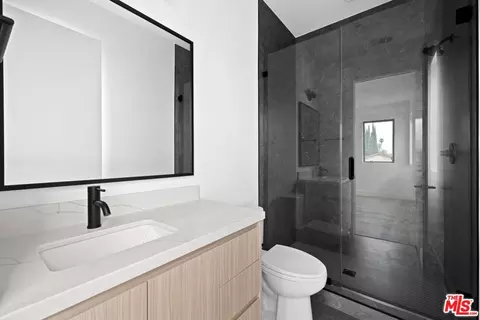 5545 Calhoun Ave, Sherman Oaks, CA 91401 photo 6