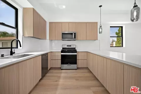 5545 Calhoun Ave, Sherman Oaks, CA 91401 photo 9
