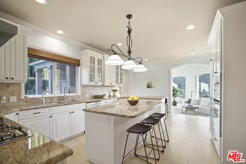 Kitchen - 969 Crown Hill Dr, Simi Valley, CA 93063 photo 3 of 3