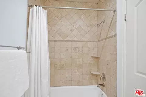 Bath - 969 Crown Hill Dr, Simi Valley, CA 93063 photo 8 of 8