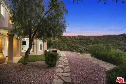 Exterior - 969 Crown Hill Dr, Simi Valley, CA 93063 photo 21 of 25