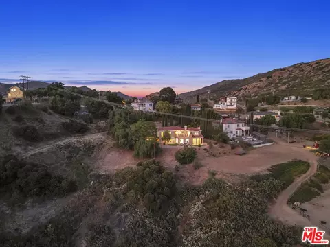 View/Area - 969 Crown Hill Dr, Simi Valley, CA 93063 photo 1 of 3