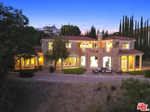 Exterior - 969 Crown Hill Dr, Simi Valley, CA 93063 photo 2 of 25