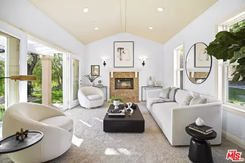 Living - 969 Crown Hill Dr, Simi Valley, CA 93063 photo 1 of 6