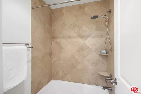 Bath - 969 Crown Hill Dr, Simi Valley, CA 93063 photo 2 of 8