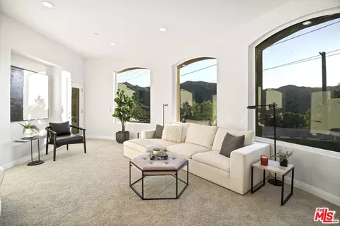 Living - 969 Crown Hill Dr, Simi Valley, CA 93063 photo 6 of 6