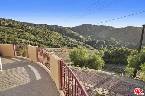 Exterior - 969 Crown Hill Dr, Simi Valley, CA 93063 photo 8 of 25