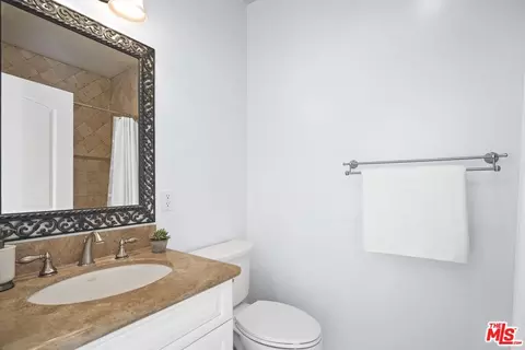 Bath - 969 Crown Hill Dr, Simi Valley, CA 93063 photo 1 of 8