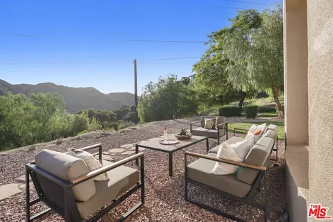 Exterior - 969 Crown Hill Dr, Simi Valley, CA 93063 photo 13 of 25