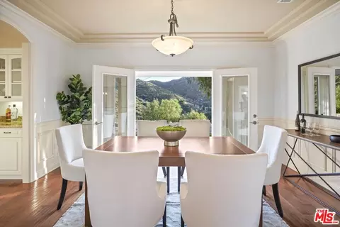 Dining - 969 Crown Hill Dr, Simi Valley, CA 93063 photo 2 of 2