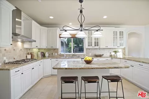 Kitchen - 969 Crown Hill Dr, Simi Valley, CA 93063 photo 1 of 3